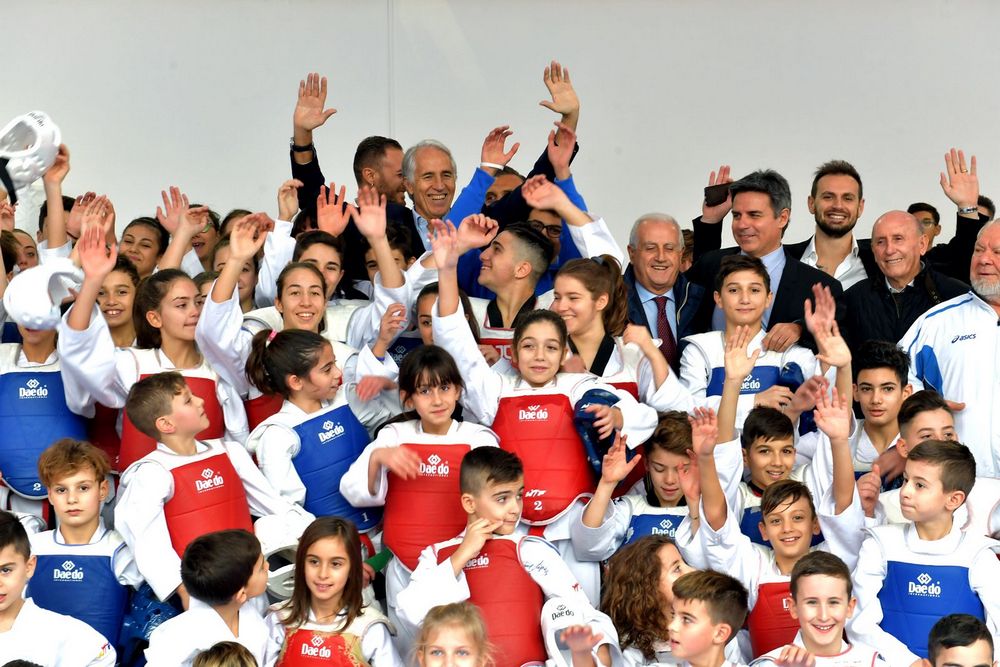 Malagò in Puglia: visita alla palestra di taekwondo di Mesagne, seminario a Bari e cerimonia benemerenze