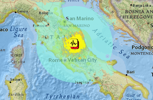 Un minuto di raccoglimento per le vittime del terremoto. 