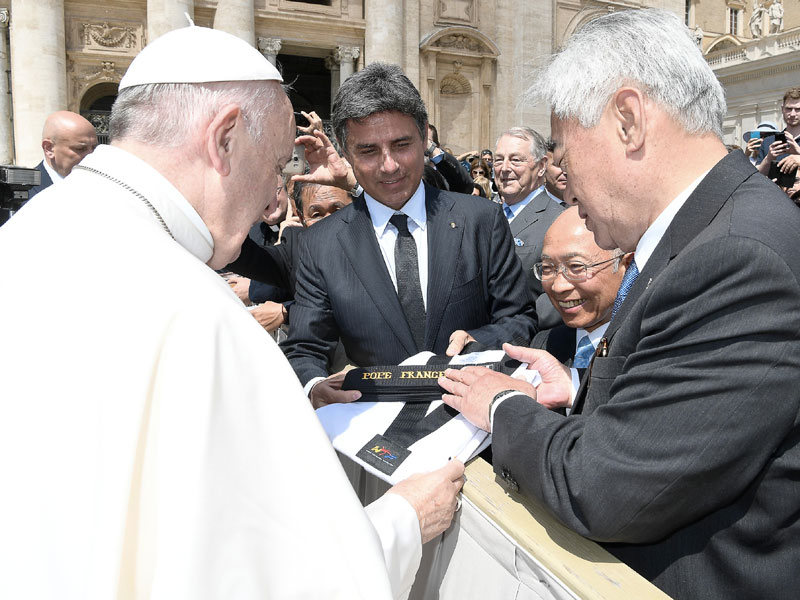 Papa Francesco Cintura Nera 10° Dan!